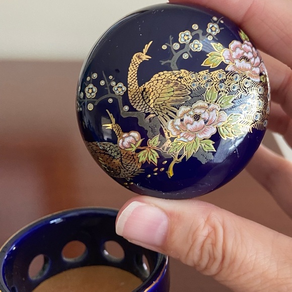 Vintage Japanese Cobalt Blue Peacock Porcelain Lidded Candle Jar - Picture 7 of 9